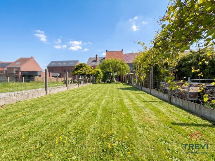 Jolie maison partiellement rénovée avec joli jardin