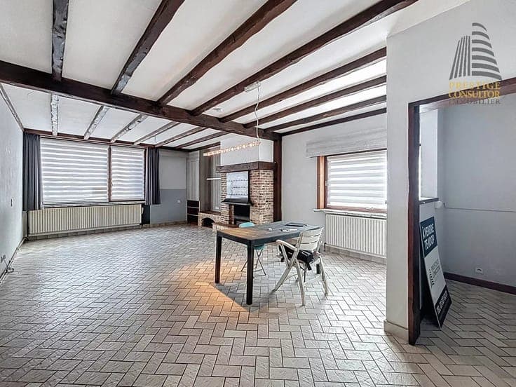 BEAUTIFUL 4-BEDROOM SINGLE-FAMILY HOME WITH A GARDEN !!!