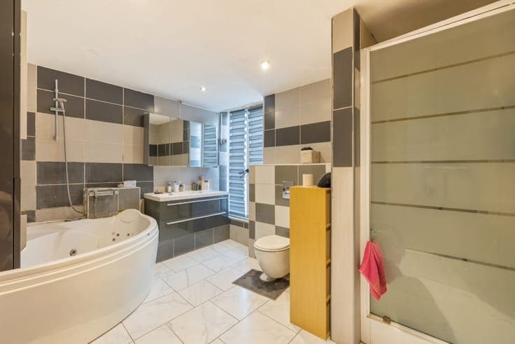 Fully Renovated Family Home with Large Garden