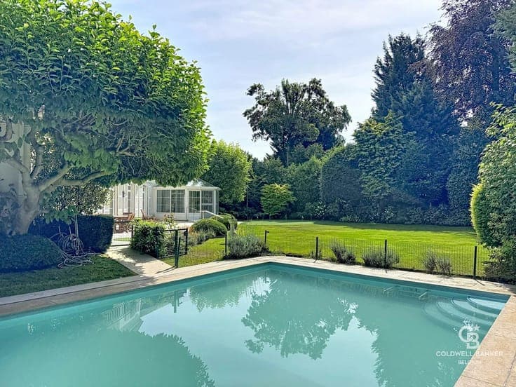 Stunning villa (over 754 m²) with a pool and a caretaker's h