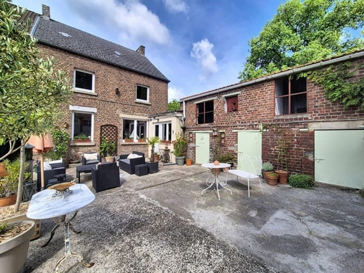 Charmante maison avec divers annexes en excellent état