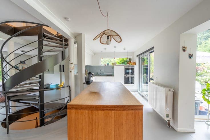 CADRE EXCEPTIONNEL - VILLA 5CH - GARAGE - PISCINE
