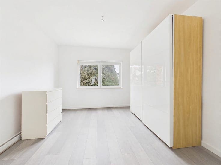 5 bedrooms house and garden