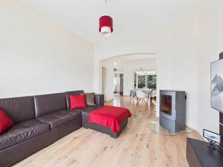 5 bedrooms house and garden