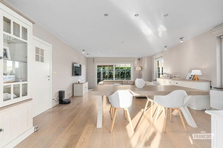 Spacious family home with 4 bedrooms, double garage and lar…