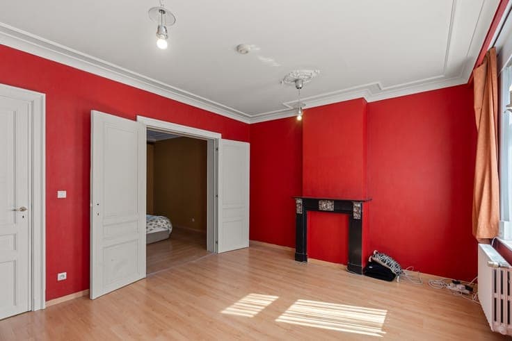 Spacious 5-bedroom townhouse with a large kitchen, a cosy...
