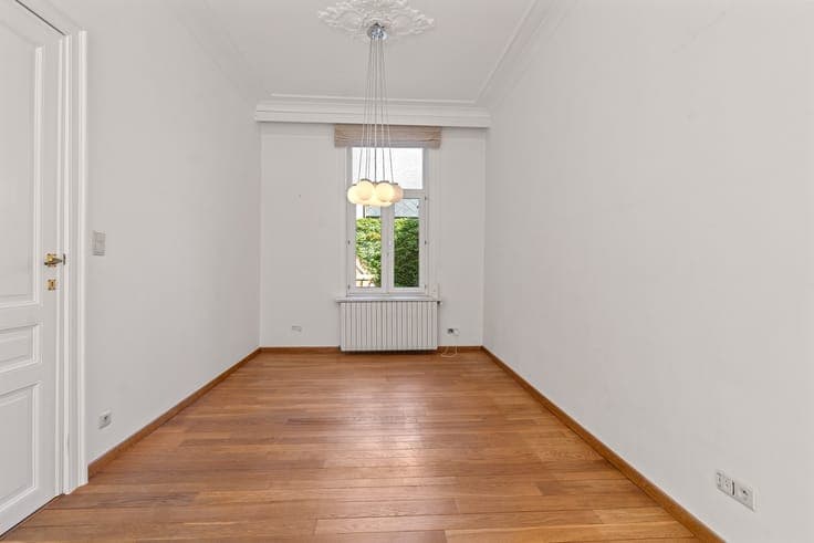 Spacious 5-bedroom townhouse with a large kitchen, a cosy...