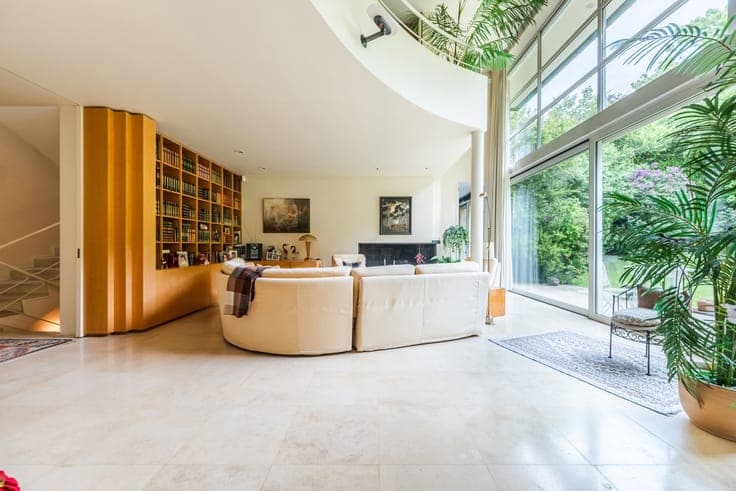 Serra di Migni architect-designed house, edge of the forest