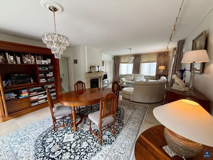 MOOIE VILLA MET 3 SLPKS EN DUB. GAR. OP TOPLIGGING