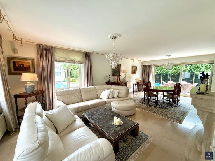 MOOIE VILLA MET 3 SLPKS EN DUB. GAR. OP TOPLIGGING