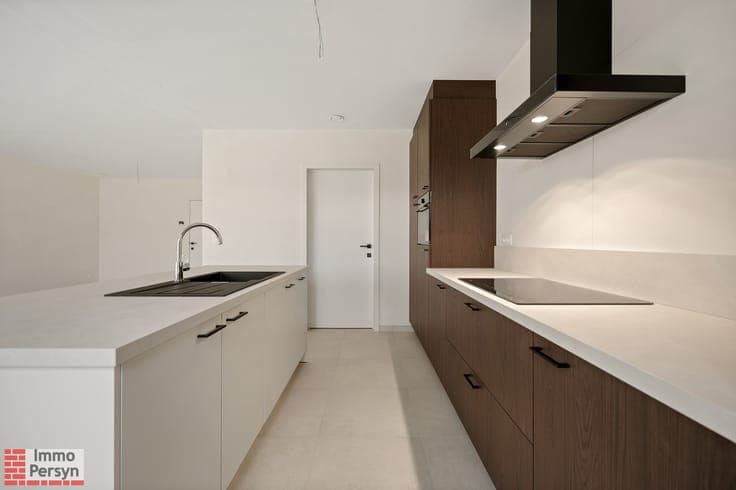 Moderne, energiezuinige gesloten nieuwbouwwoning