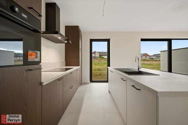 Moderne, energiezuinige gesloten nieuwbouwwoning