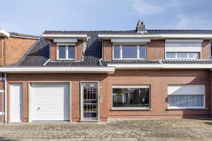 Nice family home with 2 to 3 bedrooms for sale!