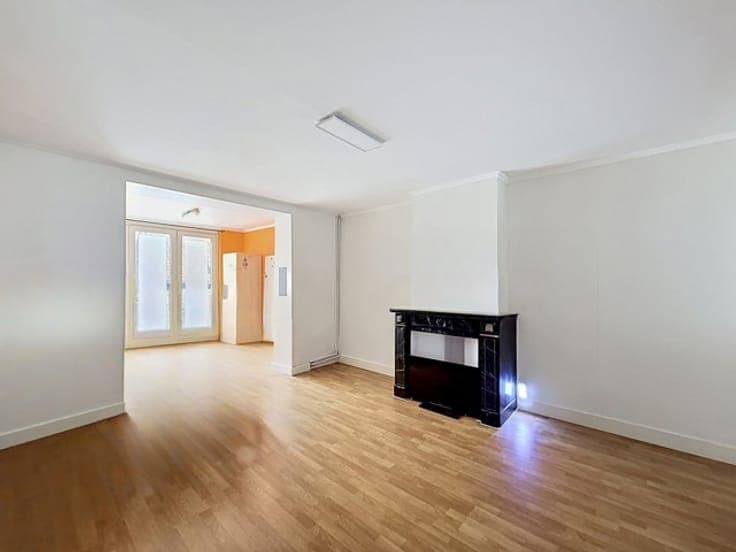 MANOR HOUSE WITH 8 BEDROOMS AND GARDEN