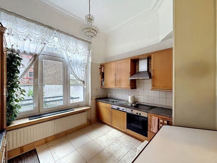 MANOR HOUSE WITH 8 BEDROOMS AND GARDEN