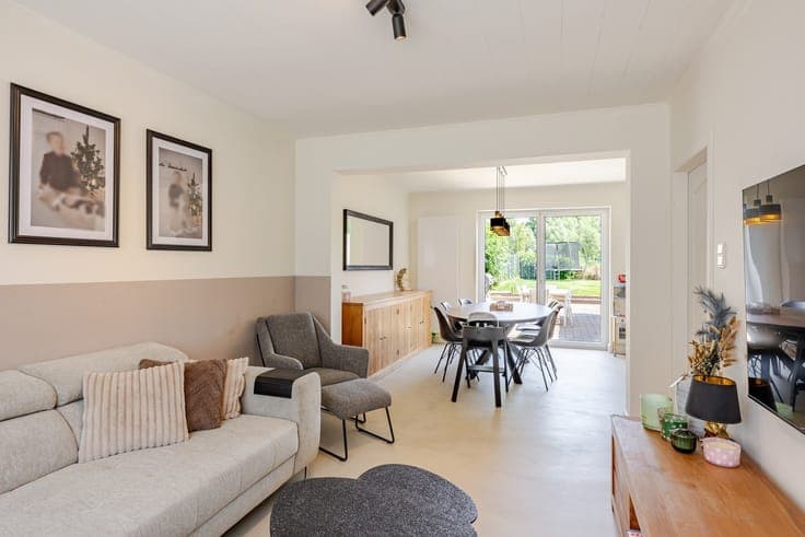Instapklare gezinswoning met ruime tuin en garagebox