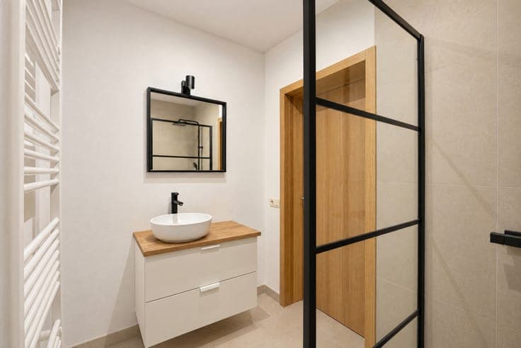 5 BEDROOMS & SEPARATE SECOND LIVING UNIT