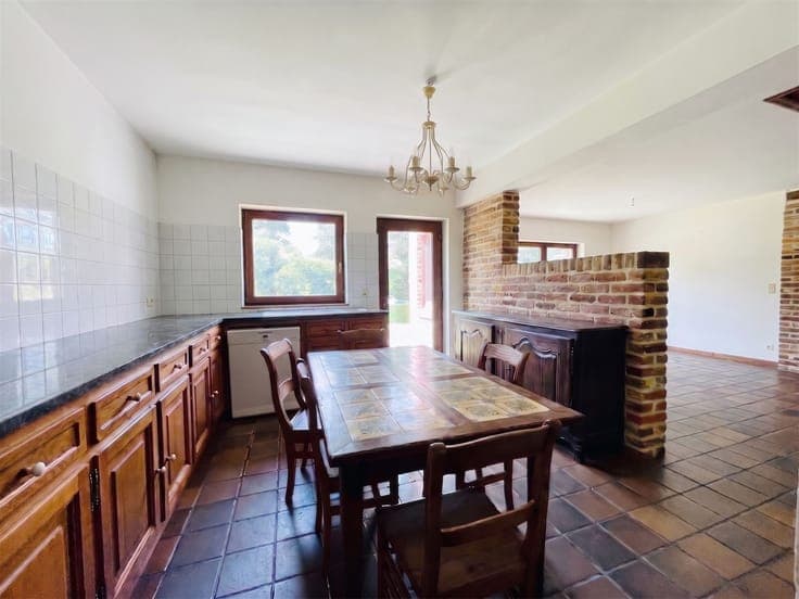 On the outskirts of Deigné, a 4-bedroom villa on a 2,137 m²