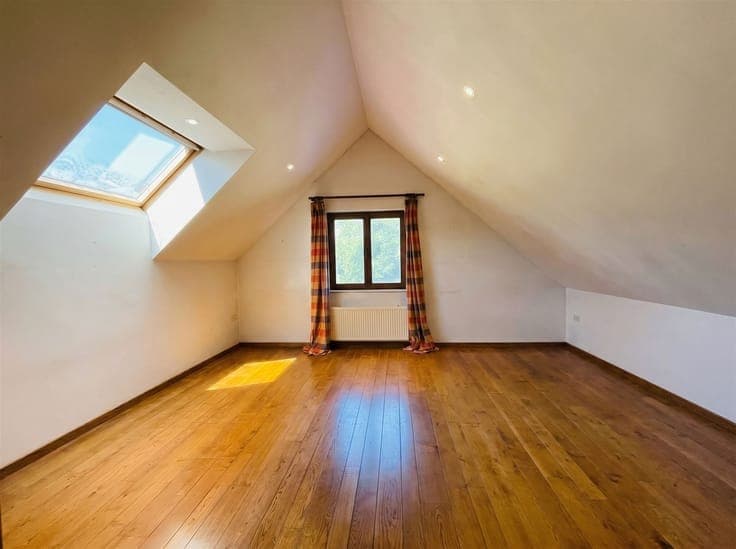 On the outskirts of Deigné, a 4-bedroom villa on a 2,137 m²