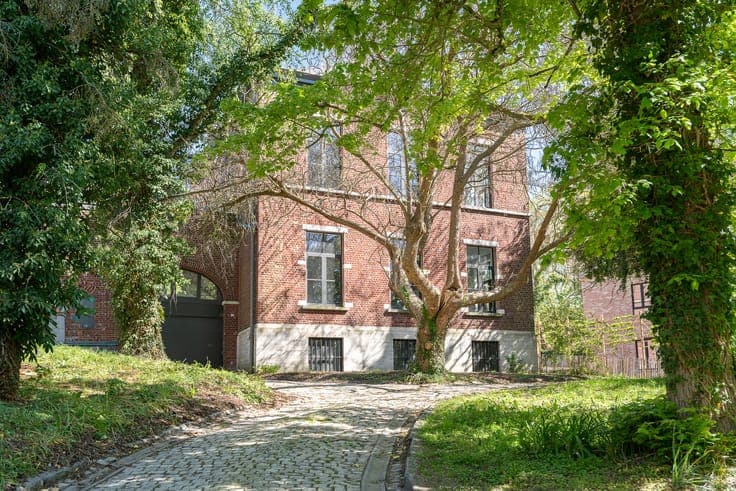 Renovated master's house with outbuilding