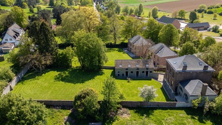 Renovated master's house with outbuilding