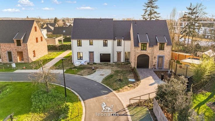 Modern and countryside-style homes near the centre of Warege