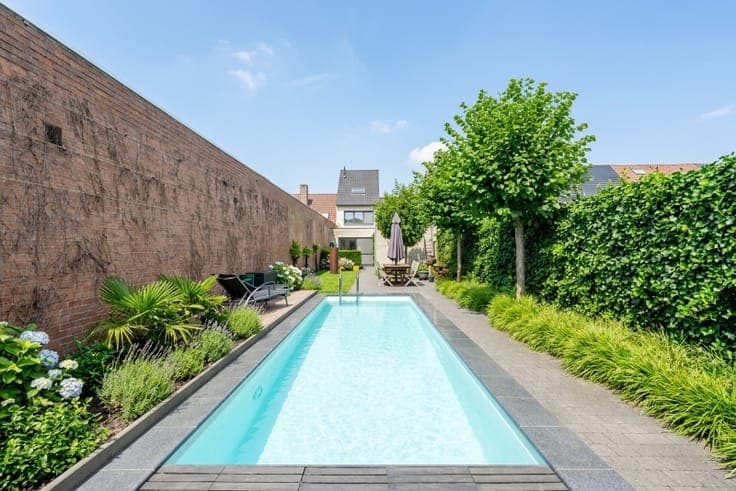 Moderne en recente HOB met 5 slaapkamers, zwembad en garage