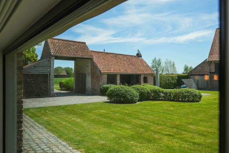 Square farmhouse near Kortrijk