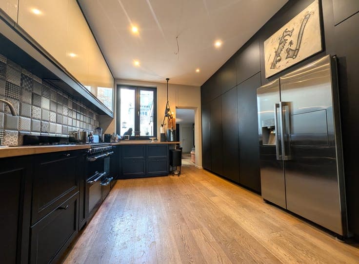 professional space + triplex apartment