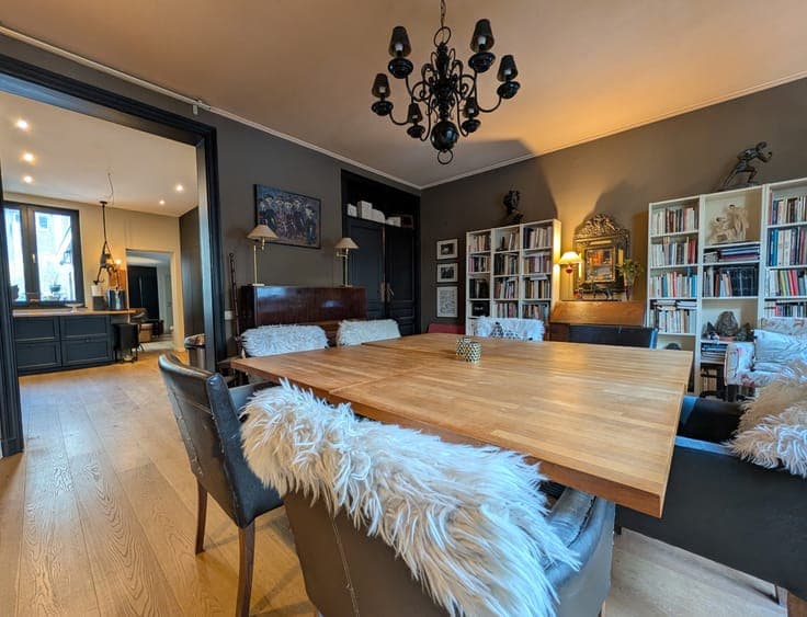 professional space + triplex apartment
