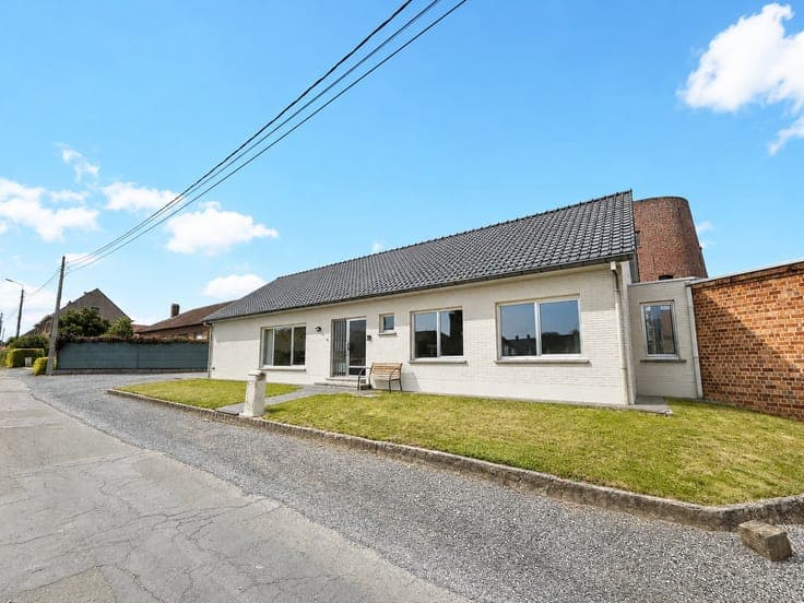 Te koop, te moderniseren woning met molen te Huise (Kruisem)
