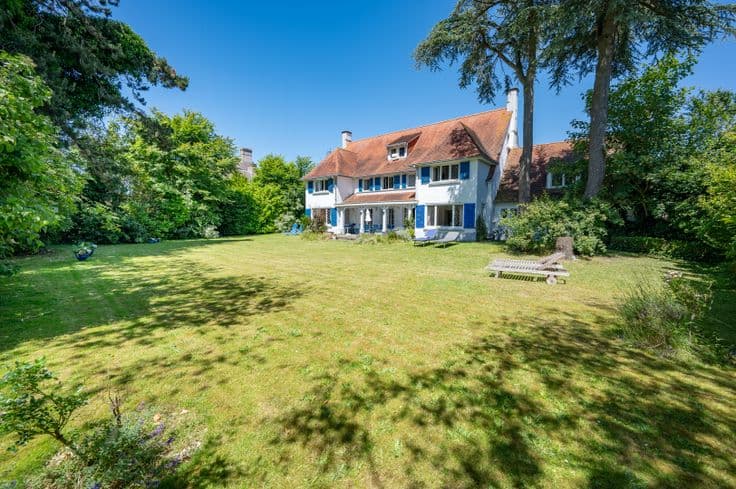 Unique property near the Royal Zoute Tennis Club and Domi...
