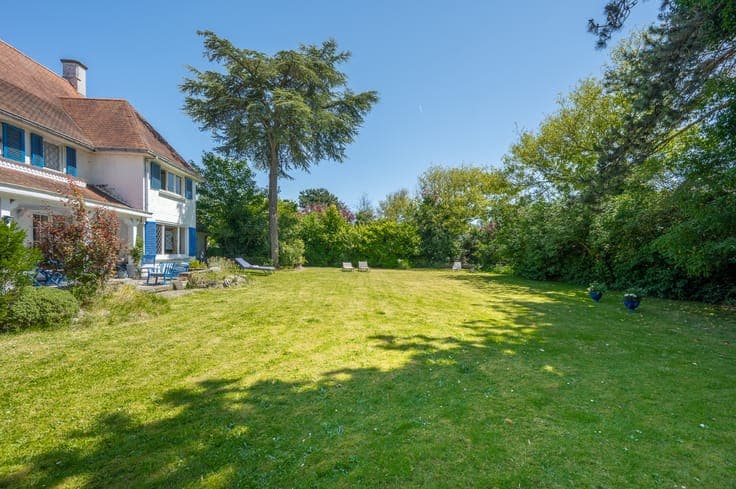 Unique property near the Royal Zoute Tennis Club and Domi...