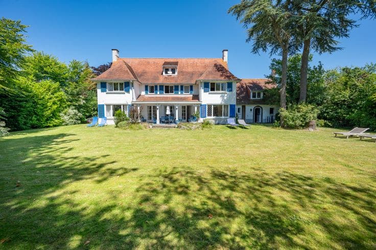 Unique property near the Royal Zoute Tennis Club and Domi...