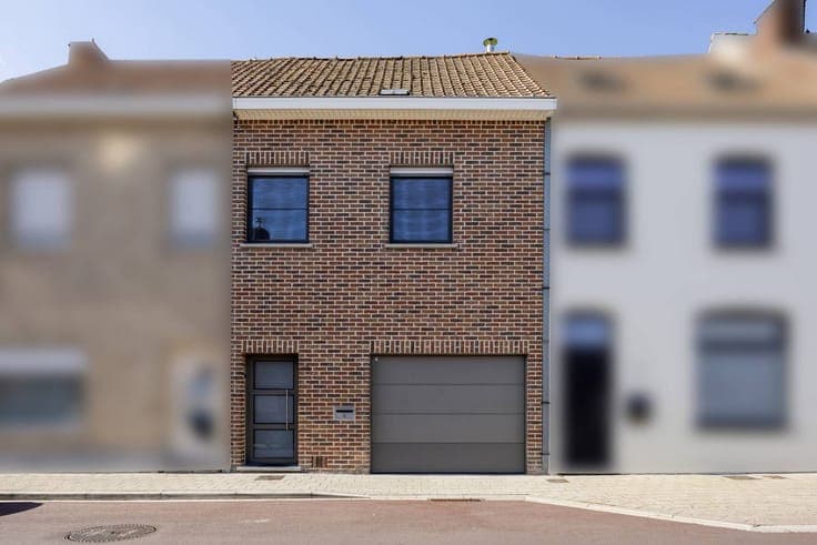 House with indoor garage for sale in the heart of Harelbeke