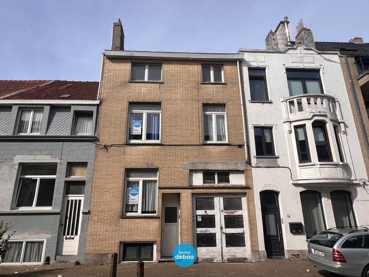 Opbrengsteigendom met groot pakhuis en 2 vergunde apparte...