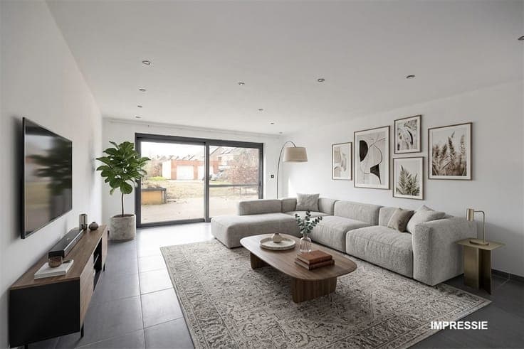 Renovated HOB with 5 bedrooms, practice and deep garden