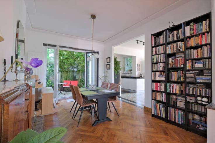 Dieweg – Magnificent Modernist House with garage.