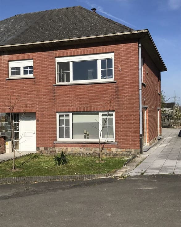 Renovated family home in Sint-Kwintens-Lennik