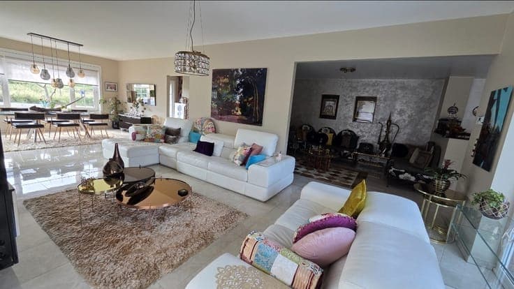 Renovated family home in Sint-Kwintens-Lennik