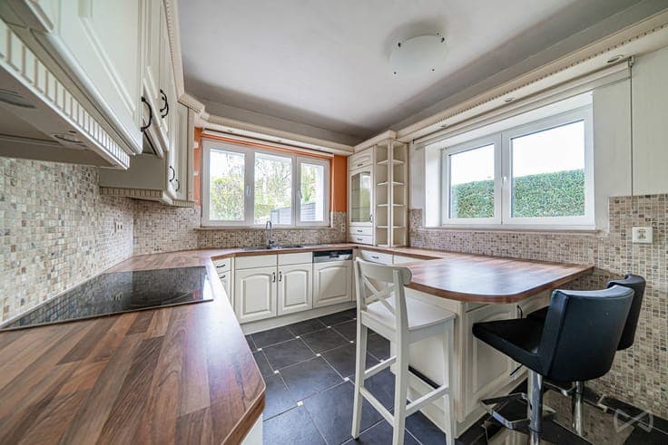 OVERIJSE - VILLA WITH 3 BEDMS POSS. 4 GARDEN & DOUBLE GARAGE
