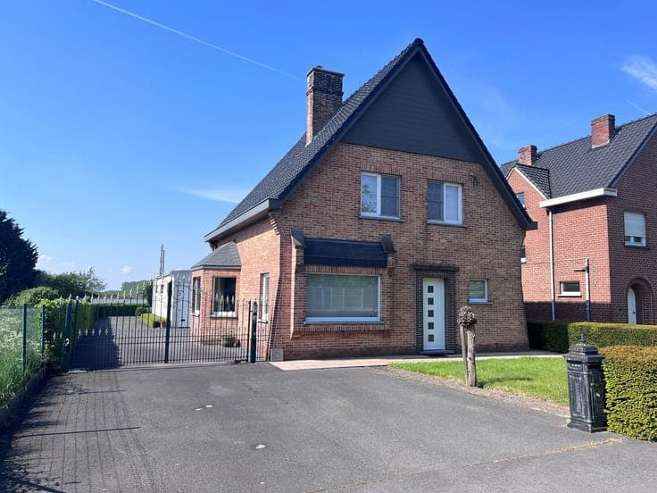 Instapklare woning met 4 slaapkamers, dubbele garage en l...