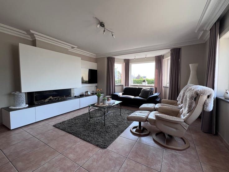 Instapklare woning met 4 slaapkamers, dubbele garage en l...