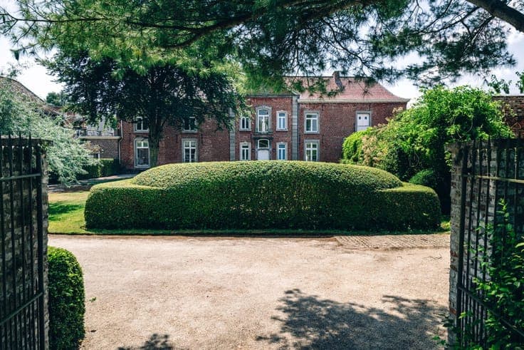 Exclusive multi-purpose property in the heart of the Hannut