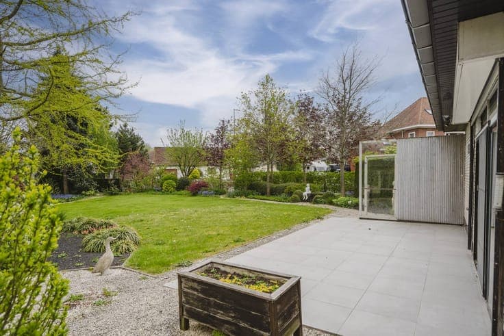 Spacious detached house on 1922m² for sale in Gullegem