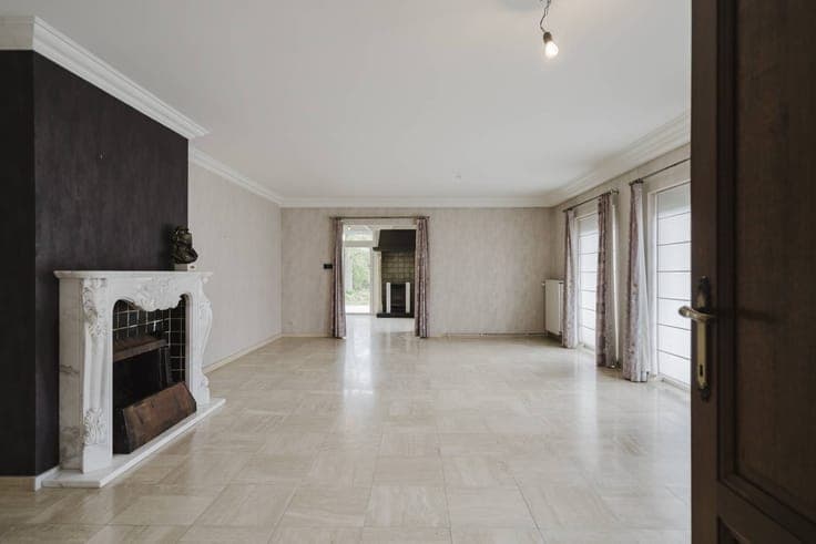 Spacious detached house on 1922m² for sale in Gullegem