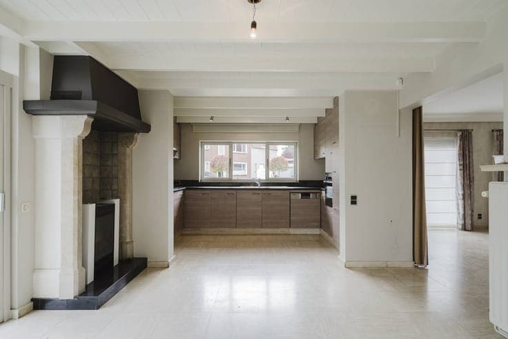Spacious detached house on 1922m² for sale in Gullegem