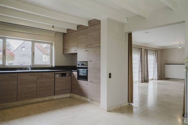 Spacious detached house on 1922m² for sale in Gullegem