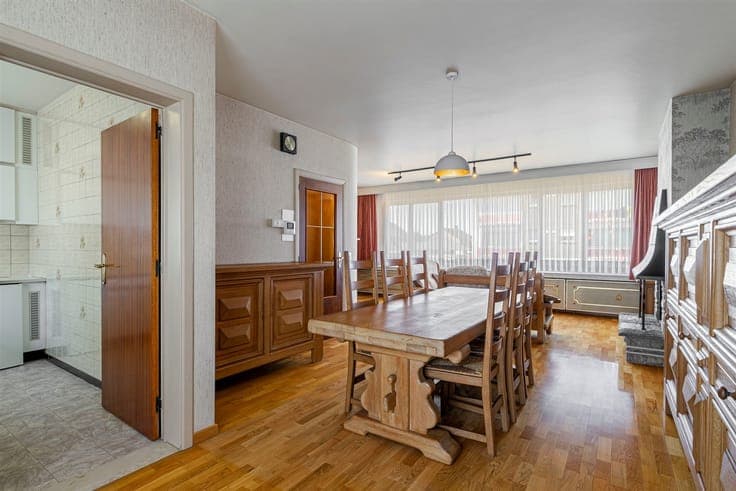 Te renoveren bel-etage (176 m²) met 3 slaapkamers en tuin (1