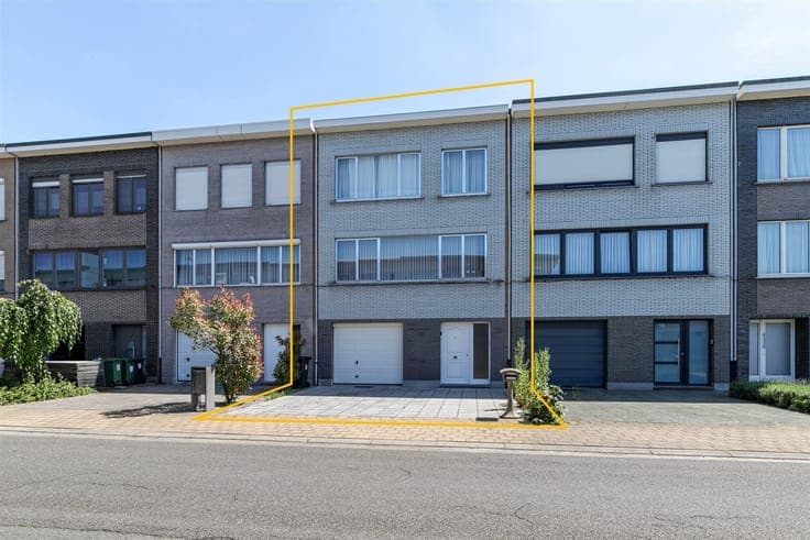 Te renoveren bel-etage (176 m²) met 3 slaapkamers en tuin (1